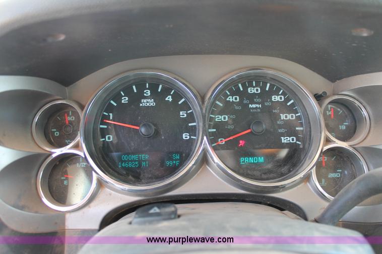 image for item H8181 2010 Chevrolet Silverado 1500 Z71 Ext. Cab pickup truck