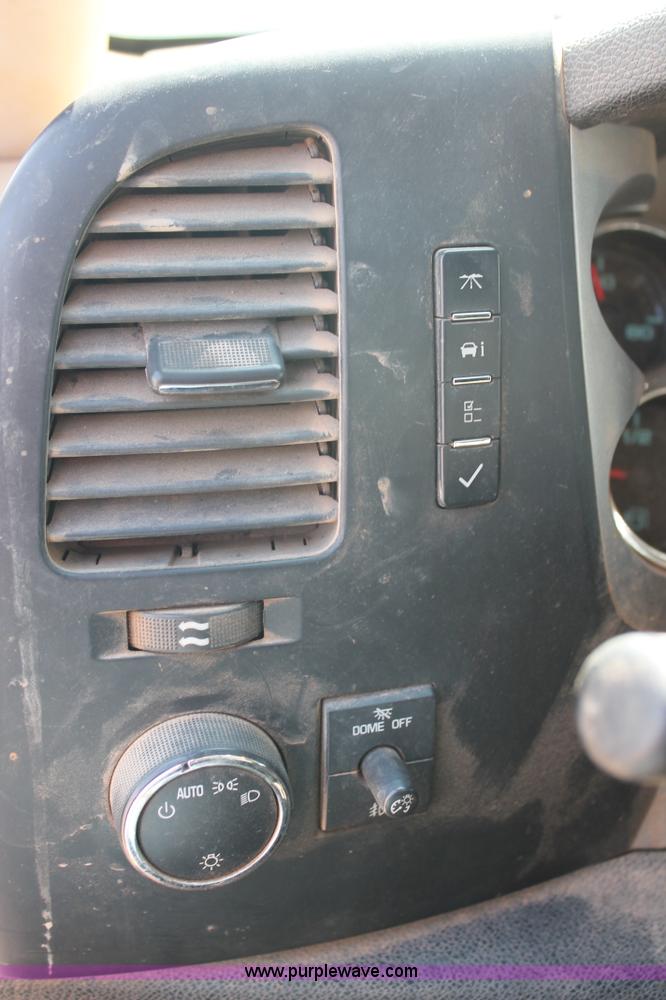 image for item H8181 2010 Chevrolet Silverado 1500 Z71 Ext. Cab pickup truck