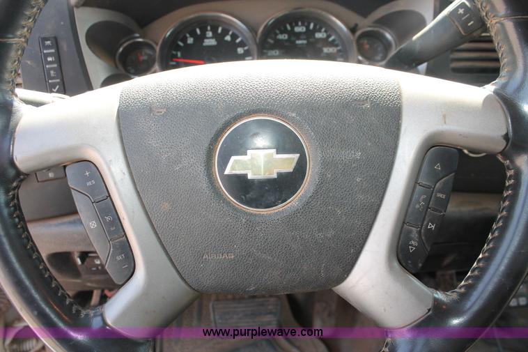 image for item H8181 2010 Chevrolet Silverado 1500 Z71 Ext. Cab pickup truck