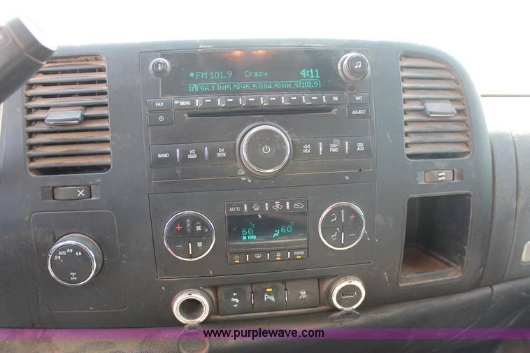 image for item H8181 2010 Chevrolet Silverado 1500 Z71 Ext. Cab pickup truck