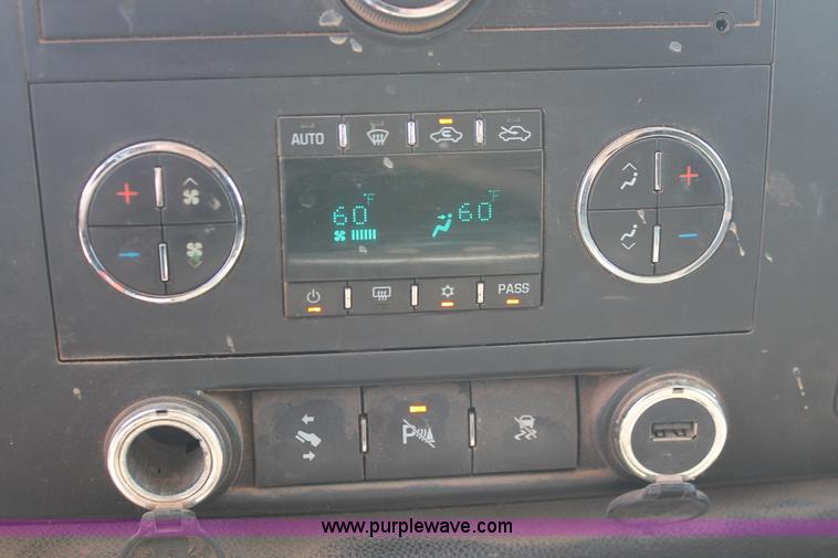 image for item H8181 2010 Chevrolet Silverado 1500 Z71 Ext. Cab pickup truck