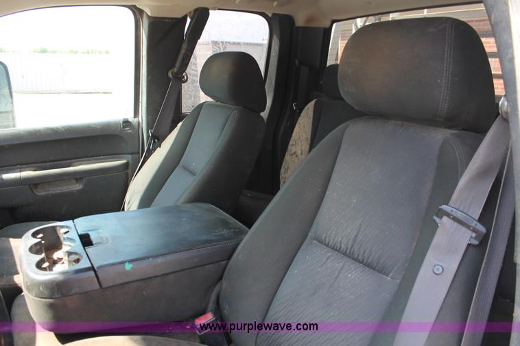 image for item H8181 2010 Chevrolet Silverado 1500 Z71 Ext. Cab pickup truck