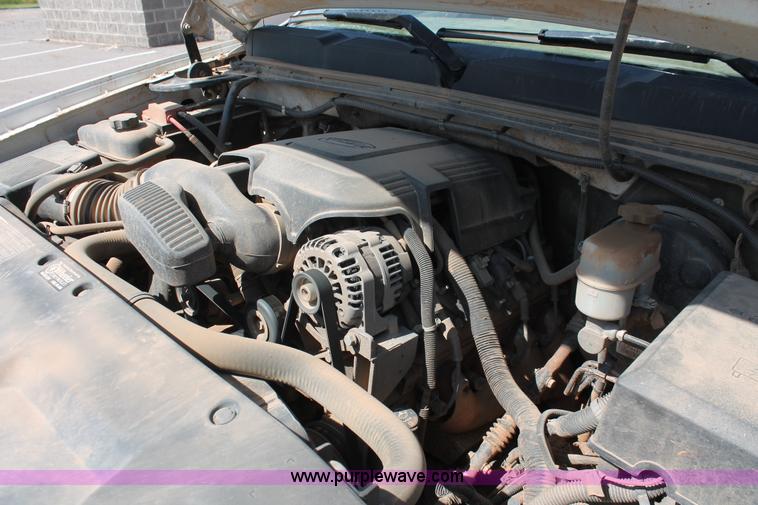 image for item H8181 2010 Chevrolet Silverado 1500 Z71 Ext. Cab pickup truck