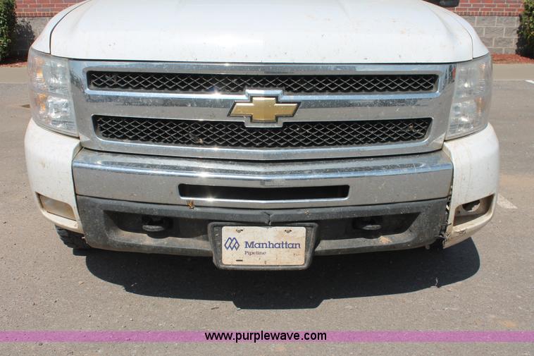 image for item H8181 2010 Chevrolet Silverado 1500 Z71 Ext. Cab pickup truck