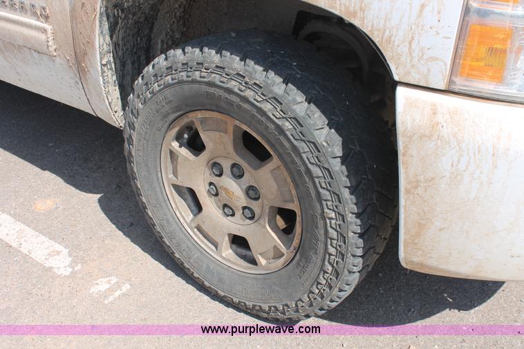 image for item H8181 2010 Chevrolet Silverado 1500 Z71 Ext. Cab pickup truck