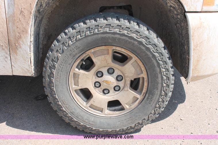 image for item H8181 2010 Chevrolet Silverado 1500 Z71 Ext. Cab pickup truck