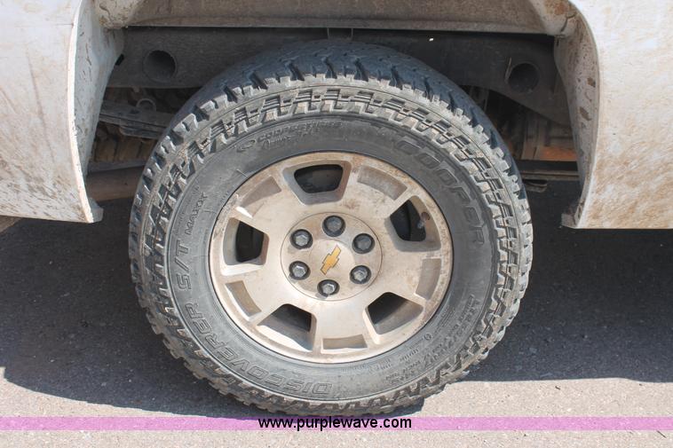 image for item H8181 2010 Chevrolet Silverado 1500 Z71 Ext. Cab pickup truck