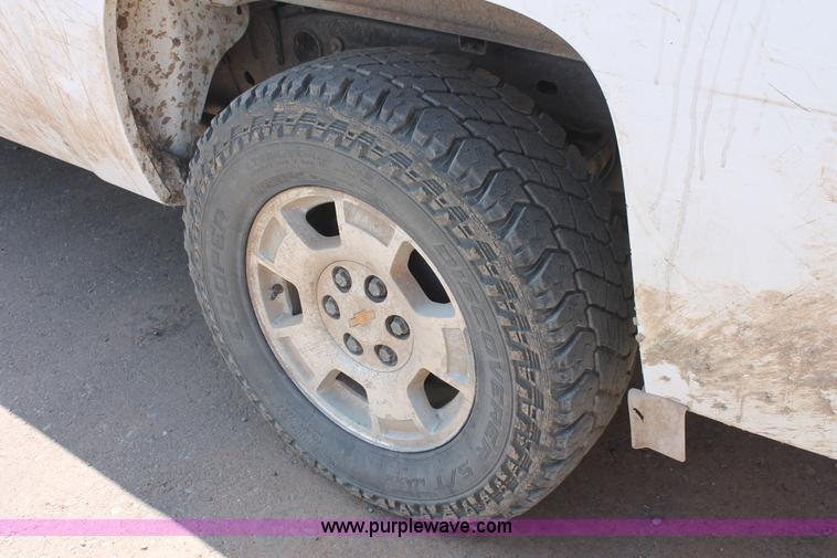 image for item H8181 2010 Chevrolet Silverado 1500 Z71 Ext. Cab pickup truck