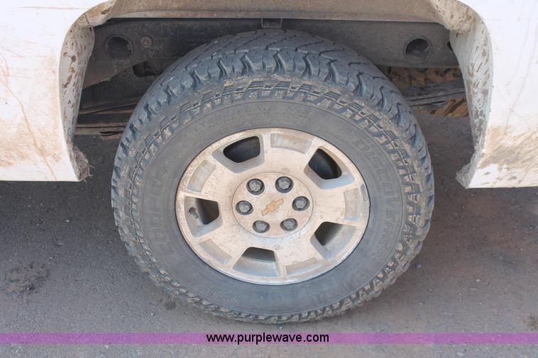 image for item H8181 2010 Chevrolet Silverado 1500 Z71 Ext. Cab pickup truck