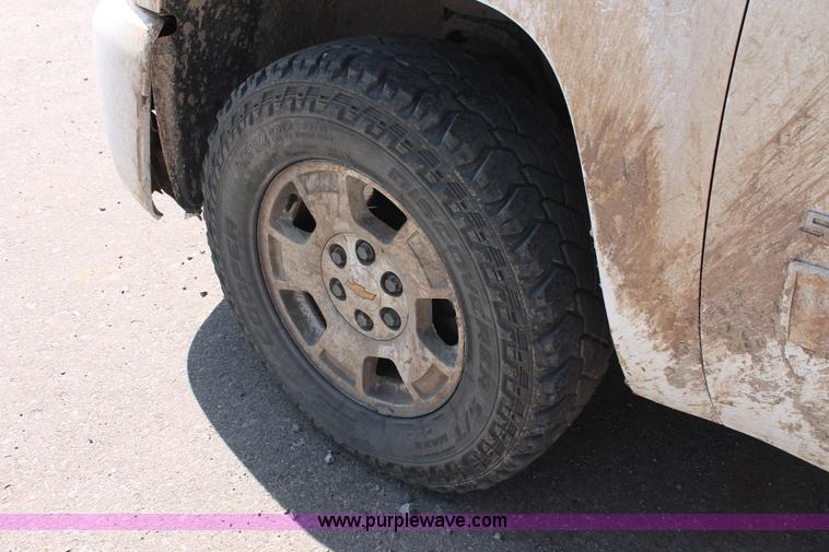 image for item H8181 2010 Chevrolet Silverado 1500 Z71 Ext. Cab pickup truck