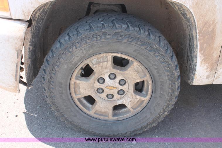 image for item H8181 2010 Chevrolet Silverado 1500 Z71 Ext. Cab pickup truck