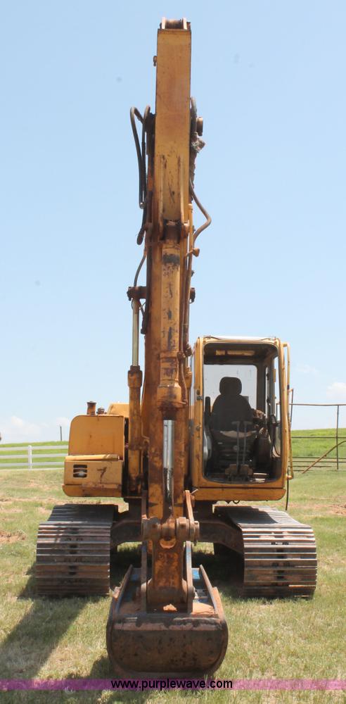 image for item H8182 2000 John Deere 120 excavator