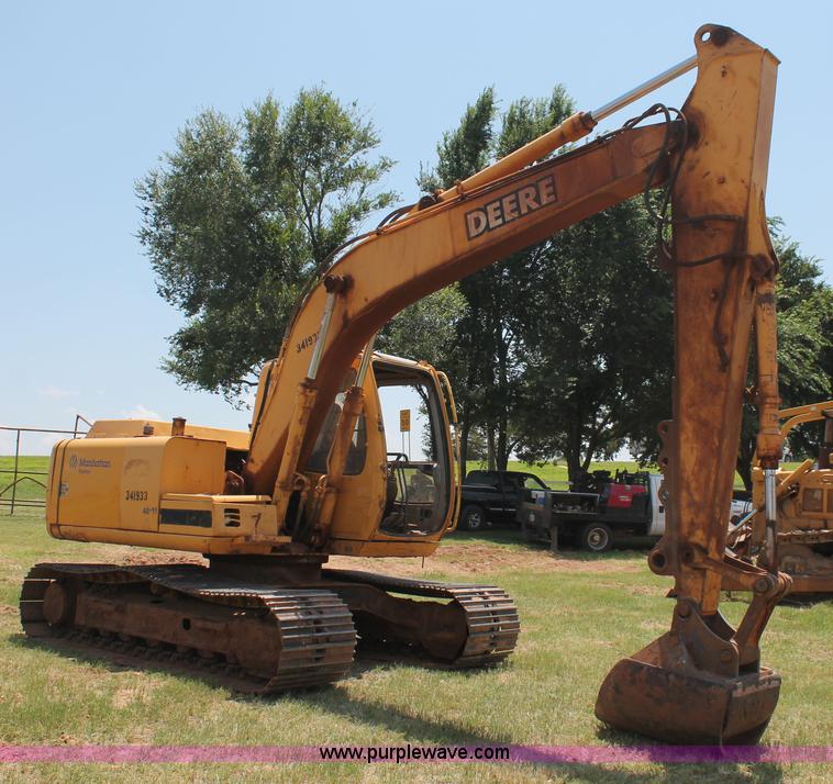 image for item H8182 2000 John Deere 120 excavator
