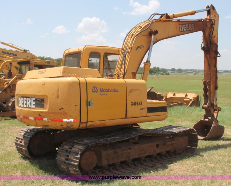 image for item H8182 2000 John Deere 120 excavator