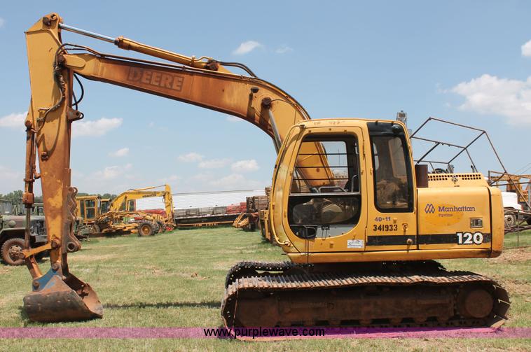 image for item H8182 2000 John Deere 120 excavator