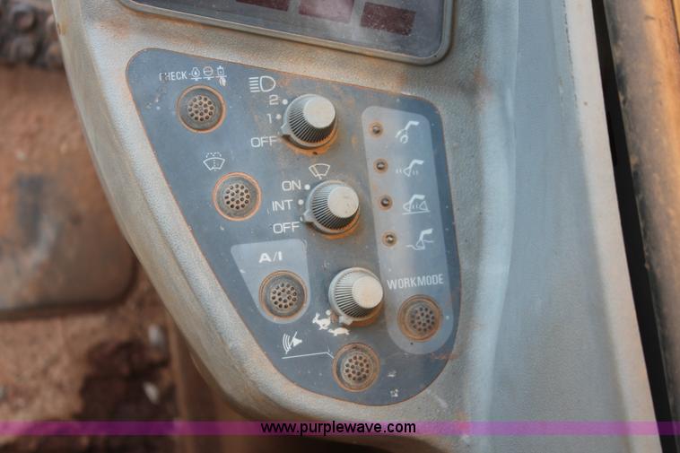 image for item H8182 2000 John Deere 120 excavator