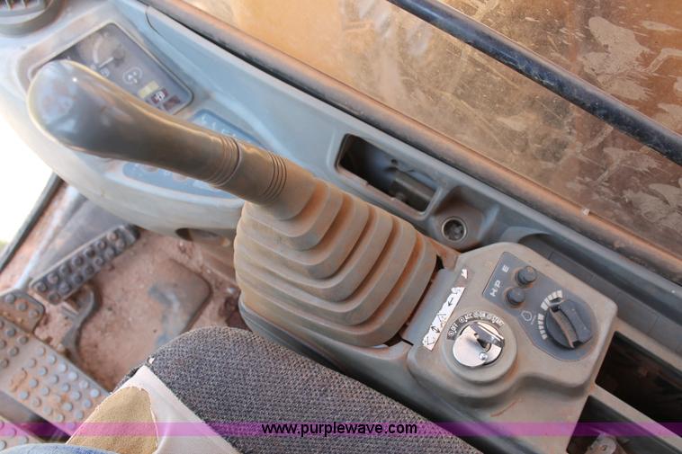 image for item H8182 2000 John Deere 120 excavator