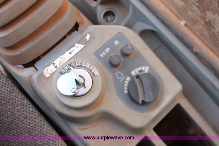 image for item H8182 2000 John Deere 120 excavator