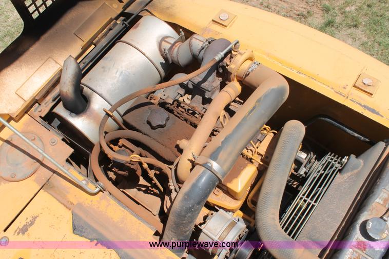 image for item H8182 2000 John Deere 120 excavator