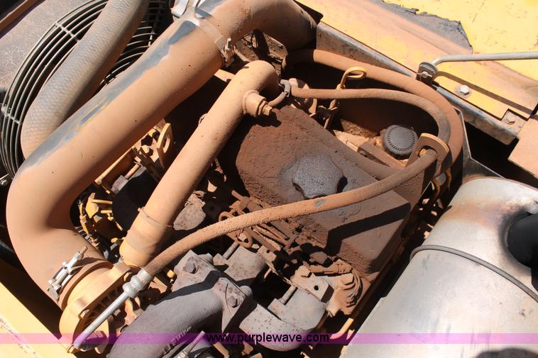 image for item H8182 2000 John Deere 120 excavator