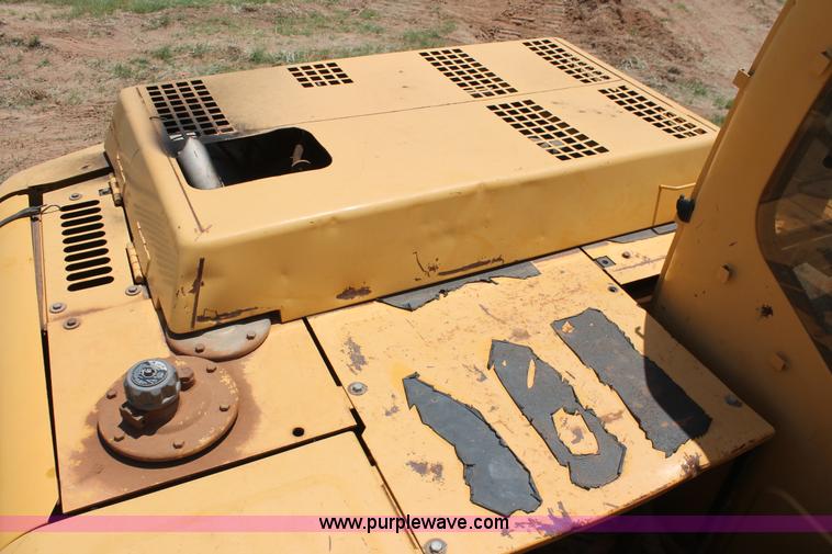 image for item H8182 2000 John Deere 120 excavator