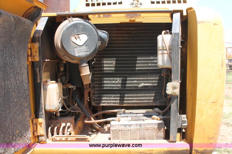 image for item H8182 2000 John Deere 120 excavator