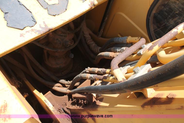 image for item H8182 2000 John Deere 120 excavator