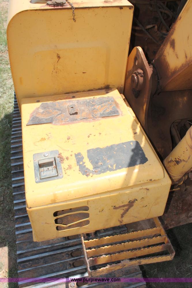 image for item H8182 2000 John Deere 120 excavator