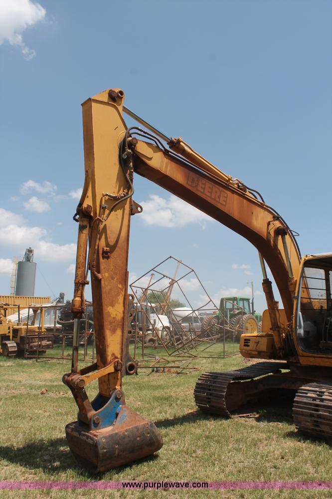 image for item H8182 2000 John Deere 120 excavator