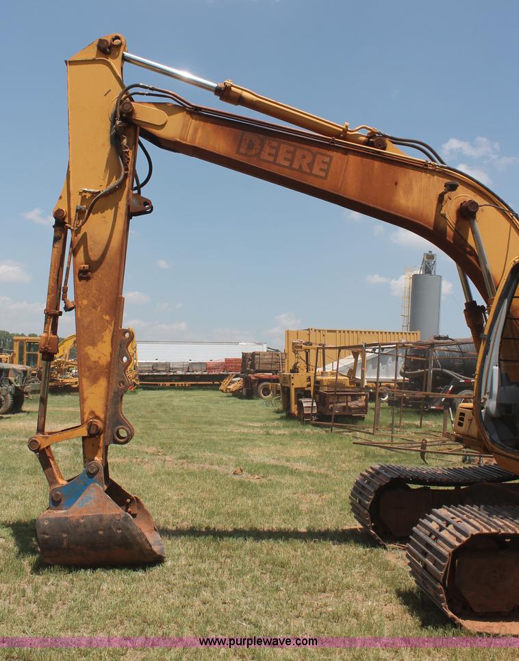 image for item H8182 2000 John Deere 120 excavator