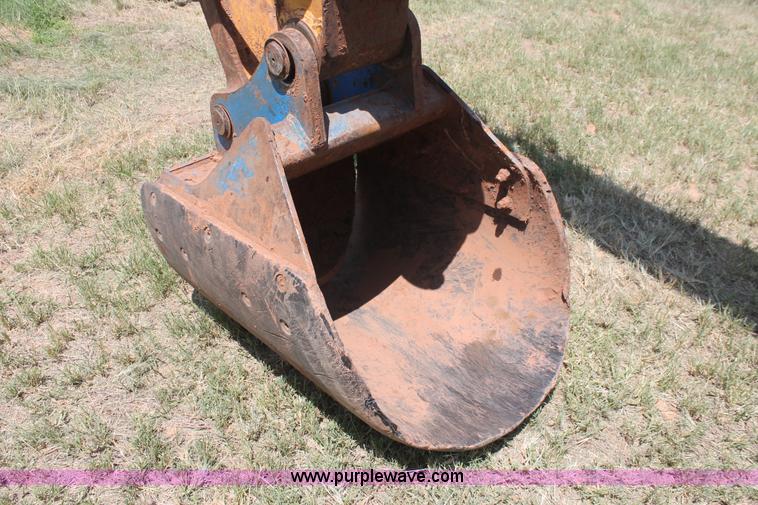 image for item H8182 2000 John Deere 120 excavator