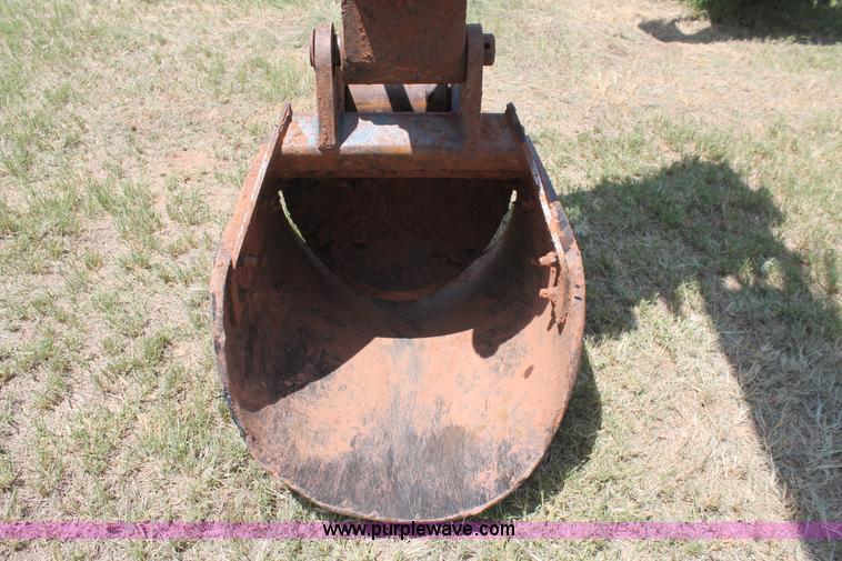 image for item H8182 2000 John Deere 120 excavator