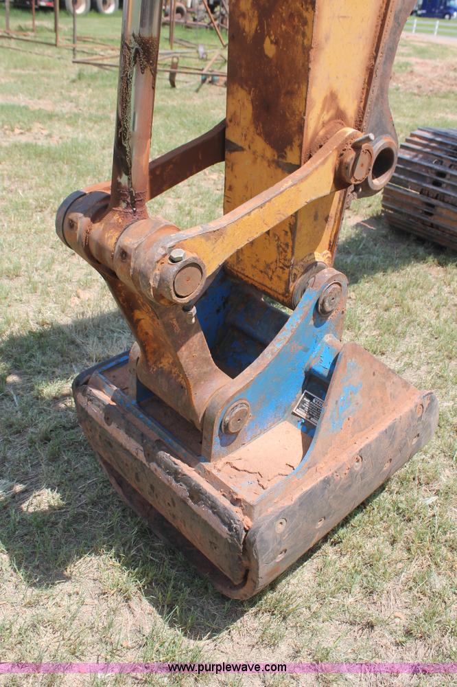 image for item H8182 2000 John Deere 120 excavator