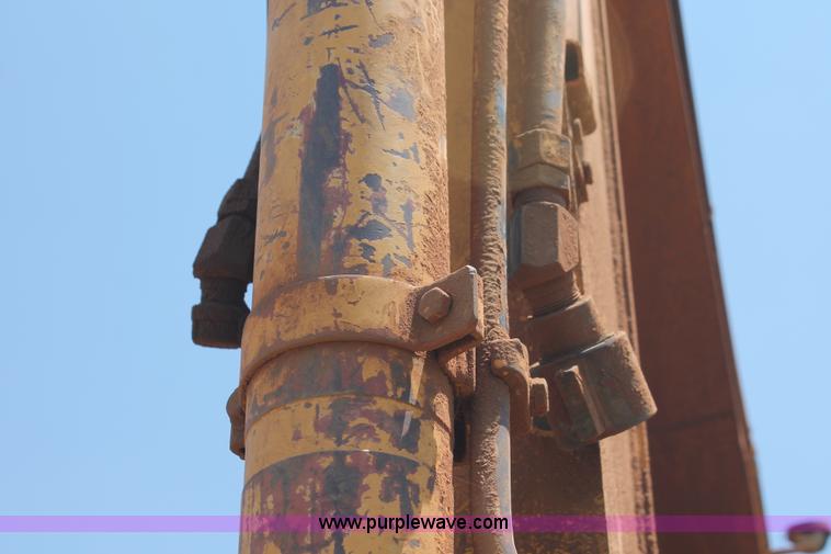 image for item H8182 2000 John Deere 120 excavator