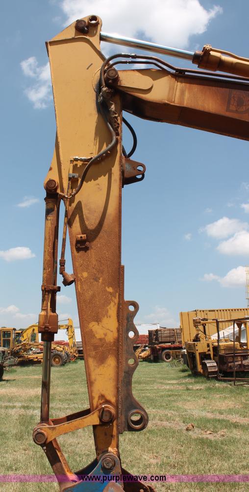 image for item H8182 2000 John Deere 120 excavator