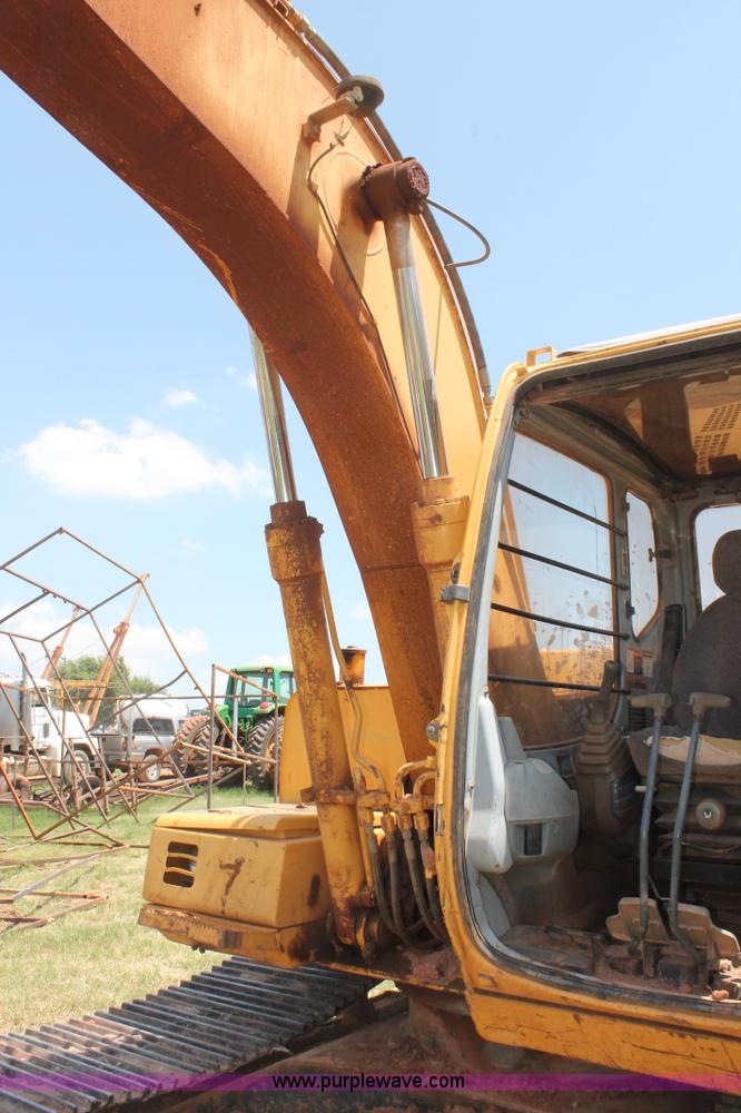 image for item H8182 2000 John Deere 120 excavator