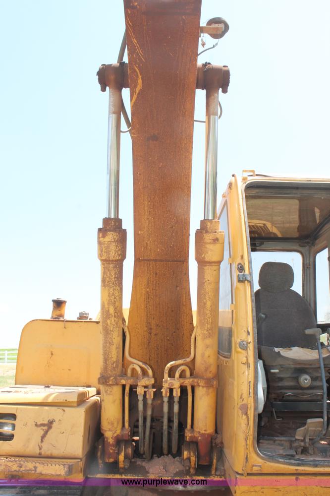 image for item H8182 2000 John Deere 120 excavator