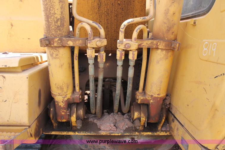 image for item H8182 2000 John Deere 120 excavator