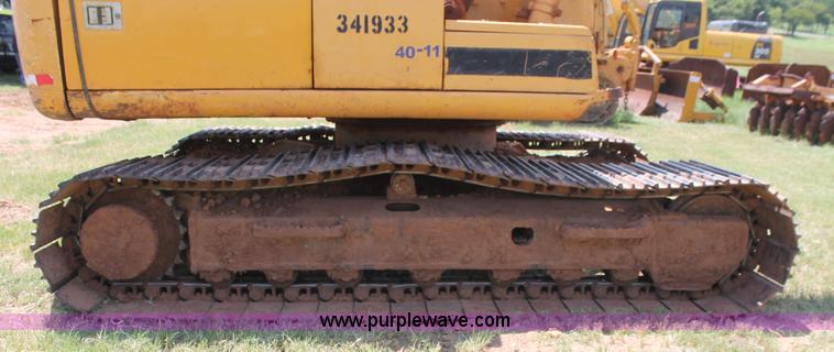 image for item H8182 2000 John Deere 120 excavator