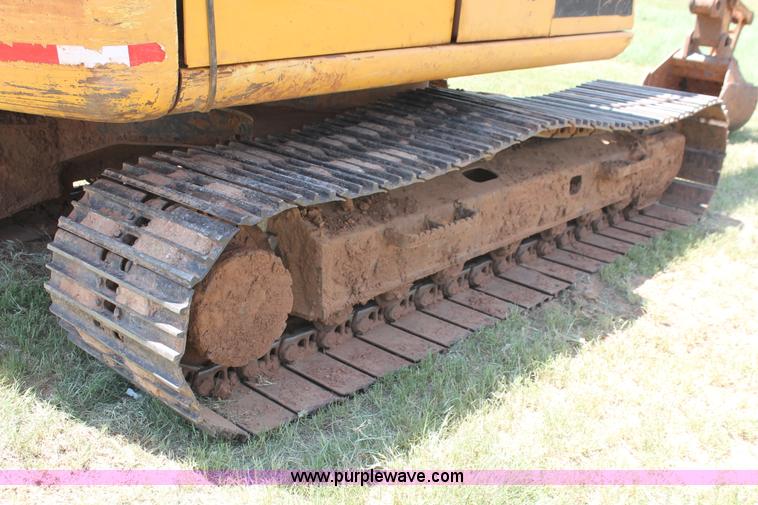 image for item H8182 2000 John Deere 120 excavator