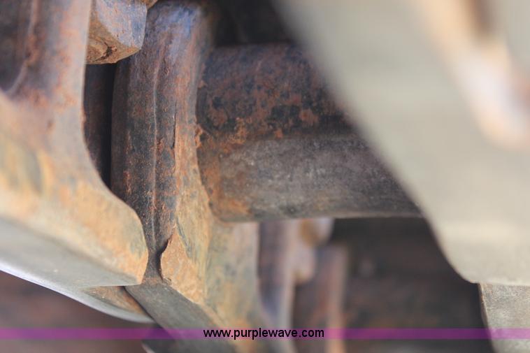 image for item H8182 2000 John Deere 120 excavator