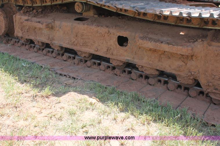 image for item H8182 2000 John Deere 120 excavator