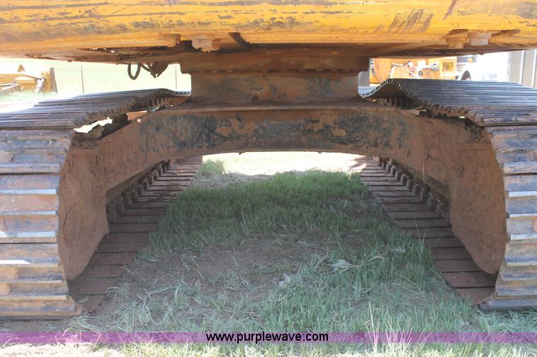 image for item H8182 2000 John Deere 120 excavator