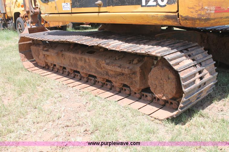 image for item H8182 2000 John Deere 120 excavator