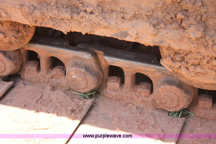 image for item H8182 2000 John Deere 120 excavator