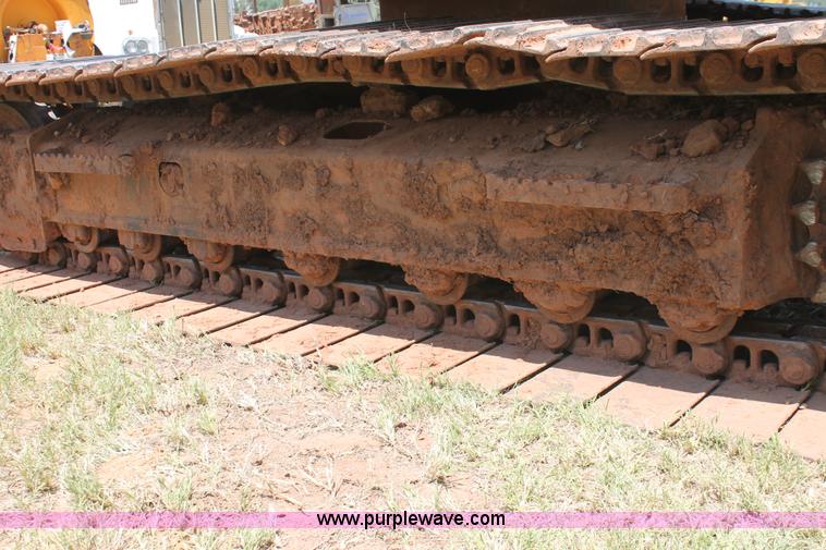 image for item H8182 2000 John Deere 120 excavator