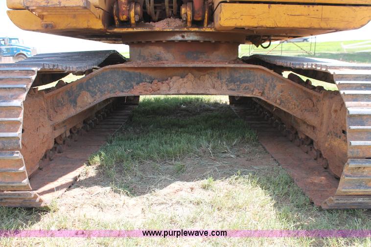 image for item H8182 2000 John Deere 120 excavator