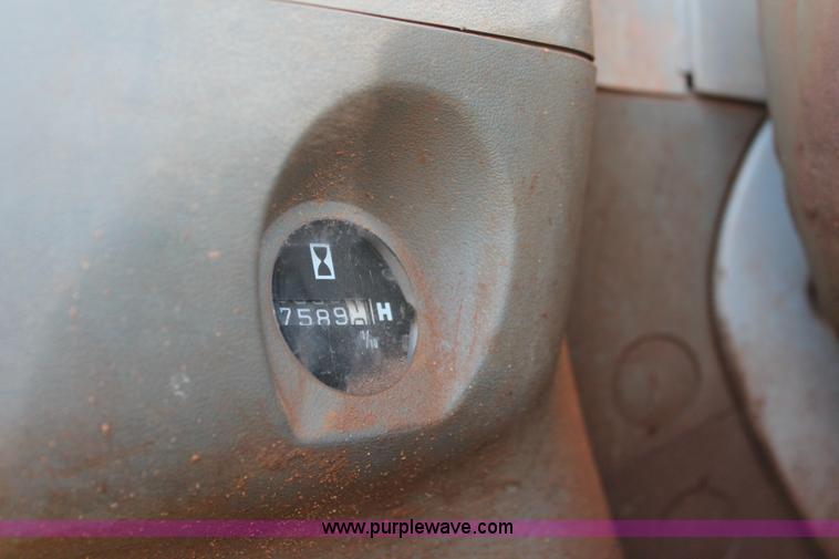 image for item H8182 2000 John Deere 120 excavator