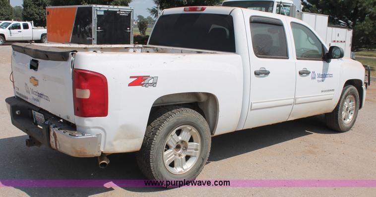 image for item I1548 2010 Chevrolet Silverado 2500HD Ext. Cab pickup truck
