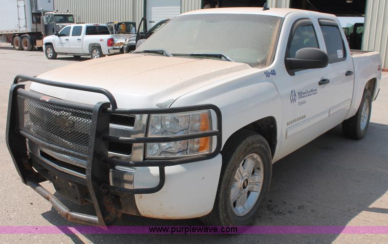 image for item I1548 2010 Chevrolet Silverado 2500HD Ext. Cab pickup truck
